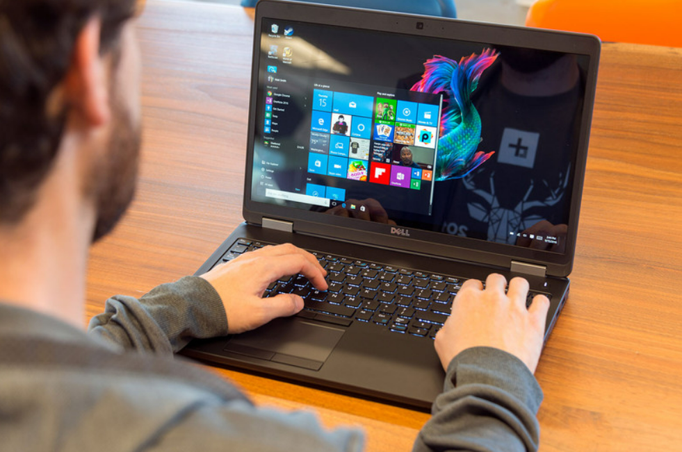 hg Dell Precision 3510 5